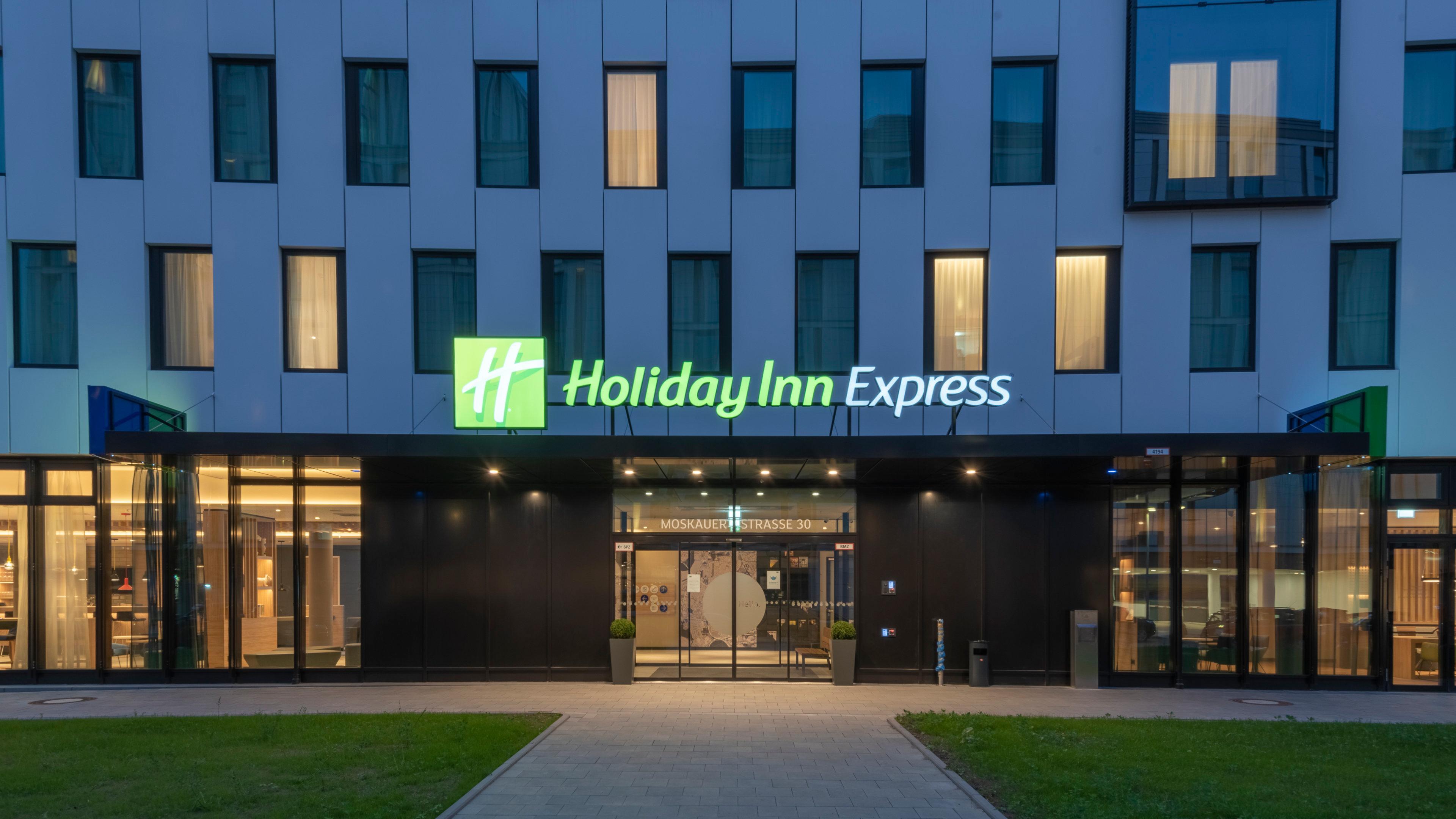 Holiday Inn Express Dusseldorf - Hauptbahnhof, An Ihg Hotel Dış mekan fotoğraf